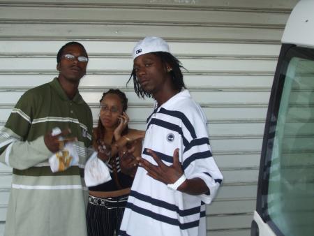 DiMi , V&eacute;Ly & TcHoBeE